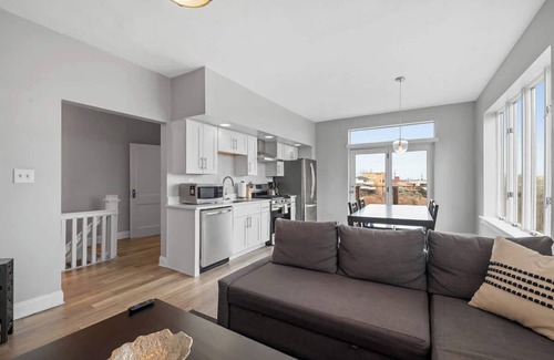 Mount Washington Apartment | Skyline Luxury - Stylish 1BR with Panoramic Views