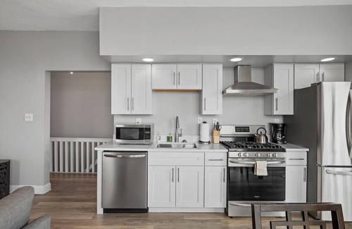 Mount Washington Apartment | Skyline Luxury - Stylish 1BR with Panoramic Views