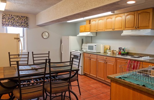 Fredericton Hotel | Skyline Motel & Campus Inn