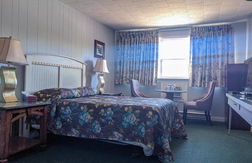 Fredericton Hotel | Skyline Motel & Campus Inn