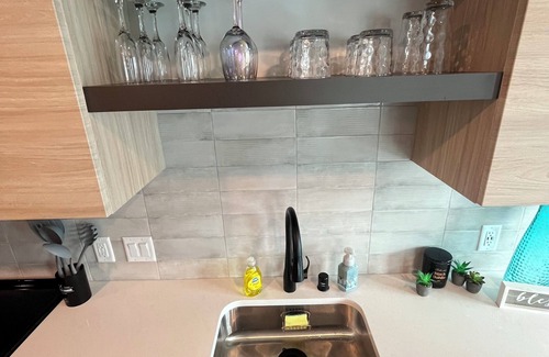 Tenderloin Apartment | Skyline Retreat AC, WiFi, 24 fitness room in wonderful San Francisco