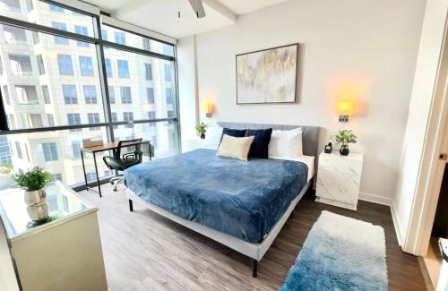 North Buckhead Apartment | Skyline Retreat Penthouse, Top Floor, Year round Pool, City View!