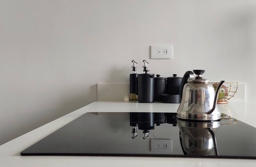 San Jose Apartment | Skyline Retreat Top Floor 1BR Apartment with Mountain Views