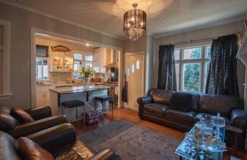 Kawaha Point House | Skyline SkyRides Premium Property ZARRIES @ 113 ROTORUA
