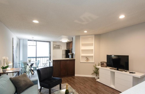 Norma Triangle Apartment | Skyline Terrace Executive Jr One Bedroom with Balcony and Pool
