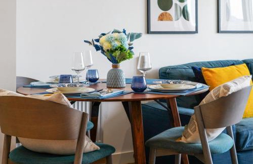 Lansbury Apartment | Skyline View 1 Bed Apartment Sleeps 2 - Balcony