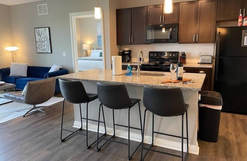 Downtown Columbus Apartment | Skyline View 2BR w/Balcony + Free Parking + W/D!