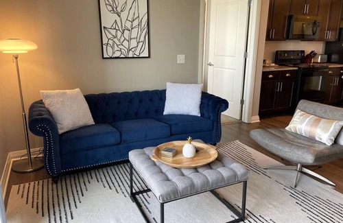 Downtown Columbus Apartment | Skyline View 2BR w/Balcony + Free Parking + W/D!