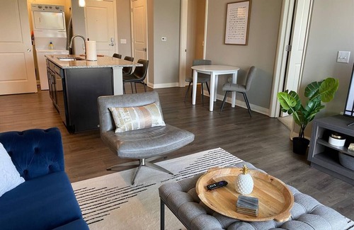 Downtown Columbus Apartment | Skyline View 2BR w/Balcony + Free Parking + W/D!