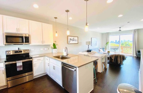 Katie Hill Neighborhood House | Skyline Views/3 Miles to Downtown/WeeklyDiscounts/Pet Friendly