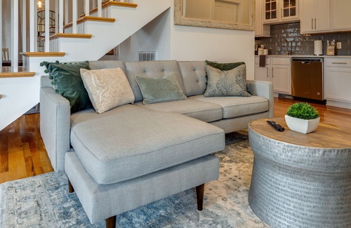Historic Edgefield House | Skyline Views From Shelby Ave Minutes to Downtown and 5 Points!