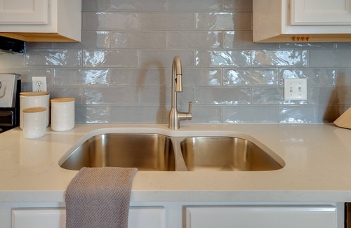 Historic Edgefield House | Skyline Views From Shelby Ave Minutes to Downtown and 5 Points!