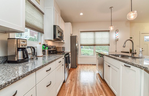 East End - Valley Street House | Skyloft – Stunning Views, Modern Space
