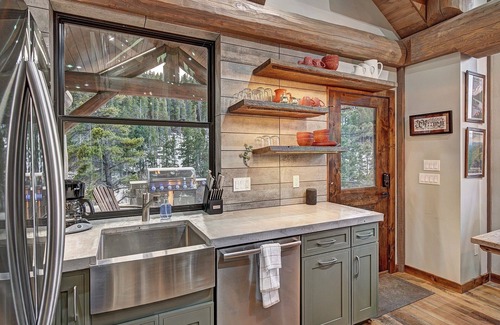 Coal Creek Cabin | Skyrun 2 Bedroom Cabin by RedAwning