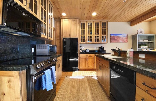 Deer Valley Condo | SkyRun Settlers Ridge Deer Valley-Walk to Main Street with Community Hot Tub!
