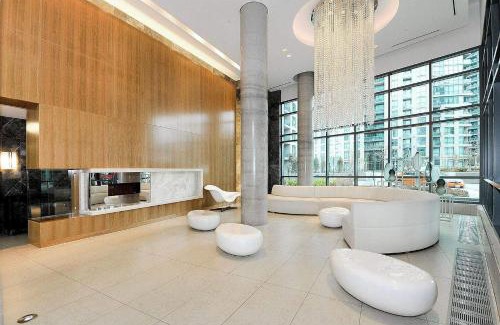 Fort York Apartment | SkySide Downtown Condo - Free Parking