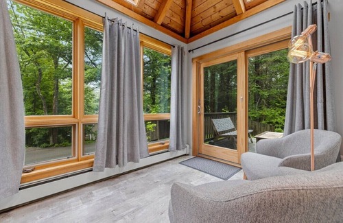 Newbury House | Skytop House - Charming 4 Season Getaway-Sleeps 6