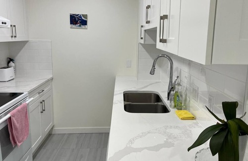Port Coquitlam House | Skytrain Upstairs 2BR entire home TV, AC, Parking