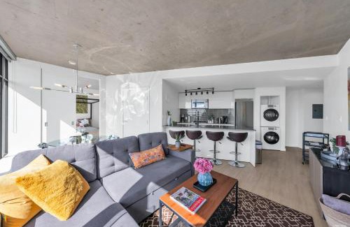 Gastown Apartment | Skyview, 40th Floor! 2BR Condo in Downtown Vancouver