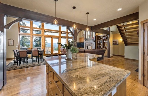 Coeur d'Alene House | Skyview Perch | Master Craftsmanship w/Lake Views