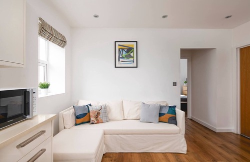 Golborne Apartment | Skyvillion - 2 Bed Apartment In Ladbroke Grove
