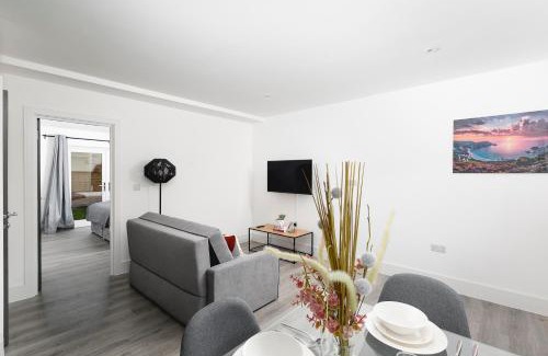 Enfield Apartment | Skyvillion - London Enfield Chase Apartments with Parking & Wifi
