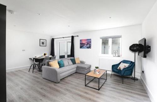 Enfield Apartment | Skyvillion - London Enfield Chase Apartments with Parking & Wifi
