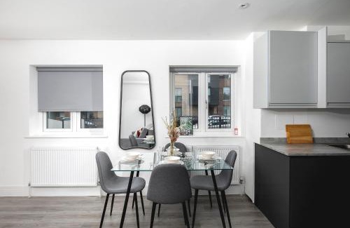 Enfield Apartment | Skyvillion - London Enfield Chase Apartments with Parking & Wifi