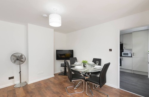 Shephall Apartment | Skyvillion - Lush 2 Bed Hydean Way House & Garden