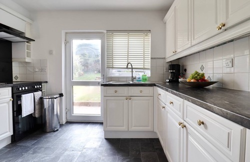 Stevenage Apartment | Skyvillion - Valley Way - 3bed House In Stevenage