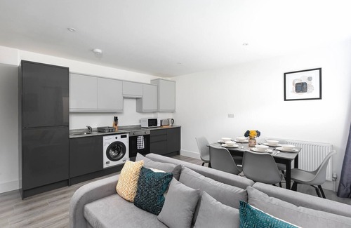 Enfield Apartment | Skyvillion vineyard Court, Enfield, 2 bed, with garden