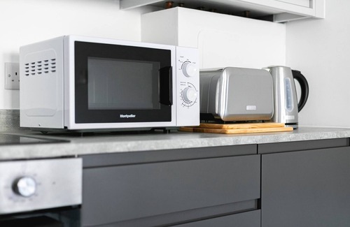 Enfield Apartment | Skyvillion vineyard Court, Enfield, 2 bed, with garden