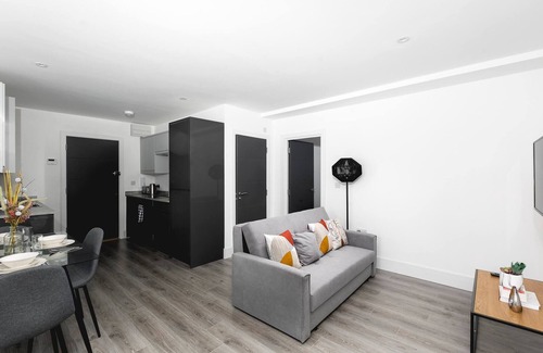 Enfield Apartment | Skyvillion -vineyard Court- Enfield 1-bed Wgarden