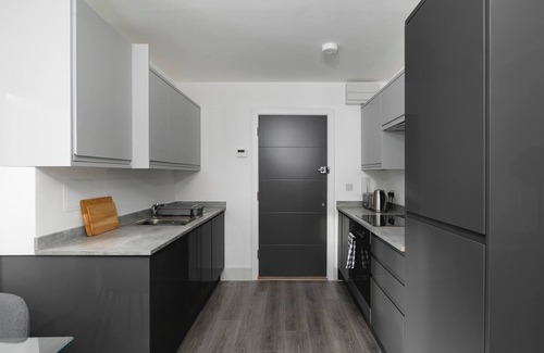 Enfield Apartment | Skyvillion -vineyard Court- Enfield 1-bed Wgarden