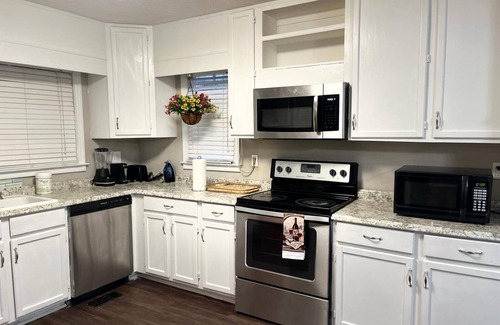 Powder Springs House | SLAC PALACEnHave a memorable fun time at this stylish and cozy palace