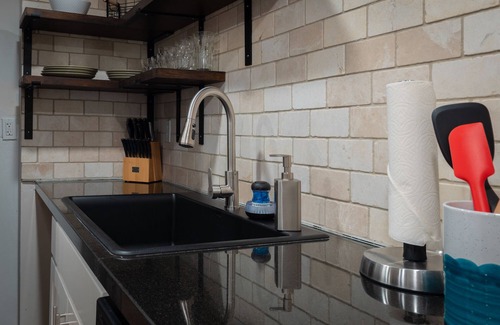 East Millcreek House | SLC Bungalow — Cozy, renovated home with washer & dryer