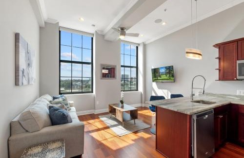 Olde Kensington Apartment | Sleek 1br W Rooftop Amenities