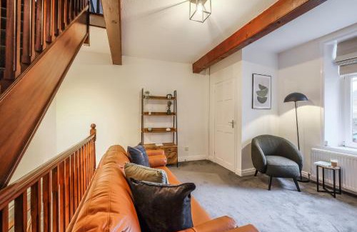 Ainley Top House | Sleek 2B/1B Retreat in Lindley, Huddersfield
