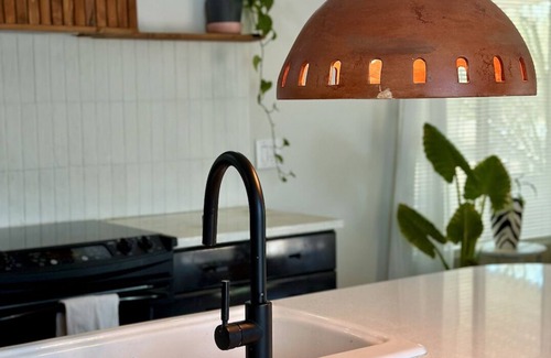 Picture Rocks House | Sleek 2bd Saguaro National Park – Outdoor fireplace, just 30 mins from dt Tuc!