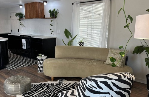 Picture Rocks House | Sleek 2bd Saguaro National Park – Outdoor fireplace, just 30 mins from dt Tuc!