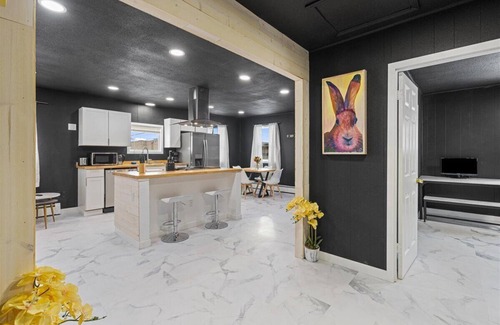 University Area House | "Sleek and Modern UMED Retreat: Black and White Beauty"