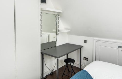 Ravenscourt Park Apartment | Sleek and Stylish 1BD Apt with Balcony, Hammersmith