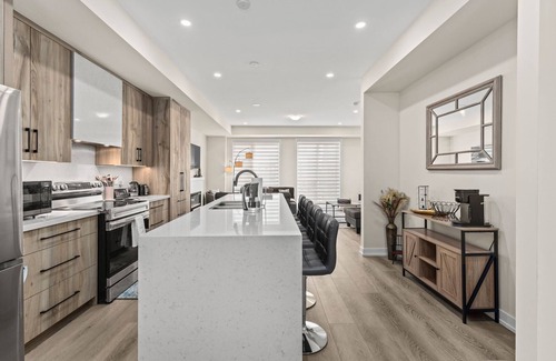 Oakville House | Sleek and Stylish 3-Story Townhouse with Parking
