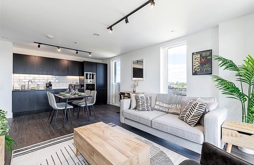 College Park and Old Oak Apartment | Sleek and Stylish 9th Floor Apartment