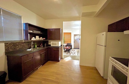 St. James House | Sleek and Stylish City Loft. Room-1