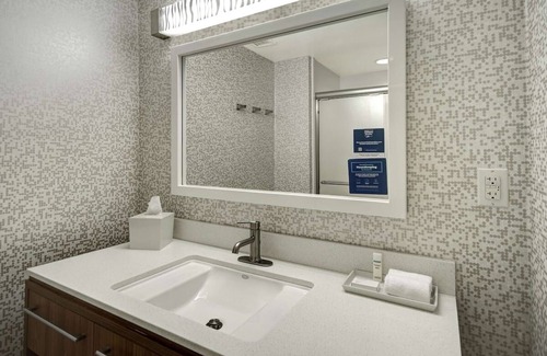 University House | Sleek and Sustainable Suite Close to Downtown Waco