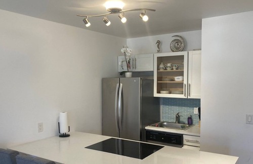 Marco Island Condo | SLEEK AND TRENDY - Efficiency Condo in Popular Marco Island Complex