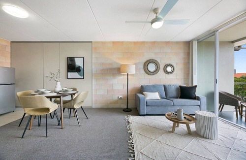 Southport Apartment | Sleek Apartment with Pool and Rooftop Terrace