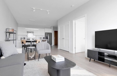 Arlington Heights Apartment | Sleek Arlington Heights 1BR w/Gym & Lounge, near Metra, by Blueground
