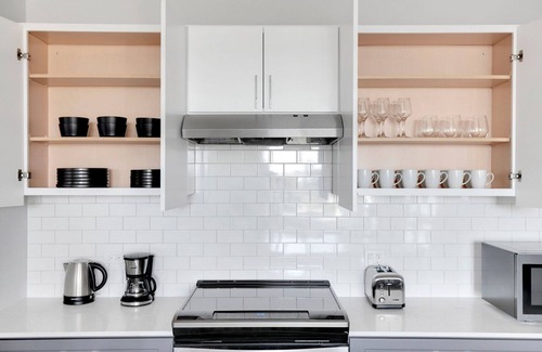 Arlington Heights Apartment | Sleek Arlington Heights 1BR w/Gym & Lounge, near Metra, by Blueground